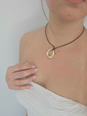 GOLD HOLLOW OUT PENDANT