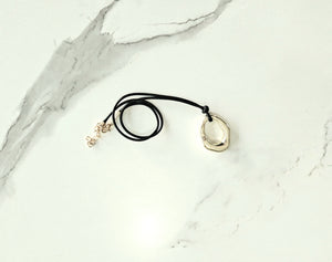 GOLD HOLLOW OUT PENDANT
