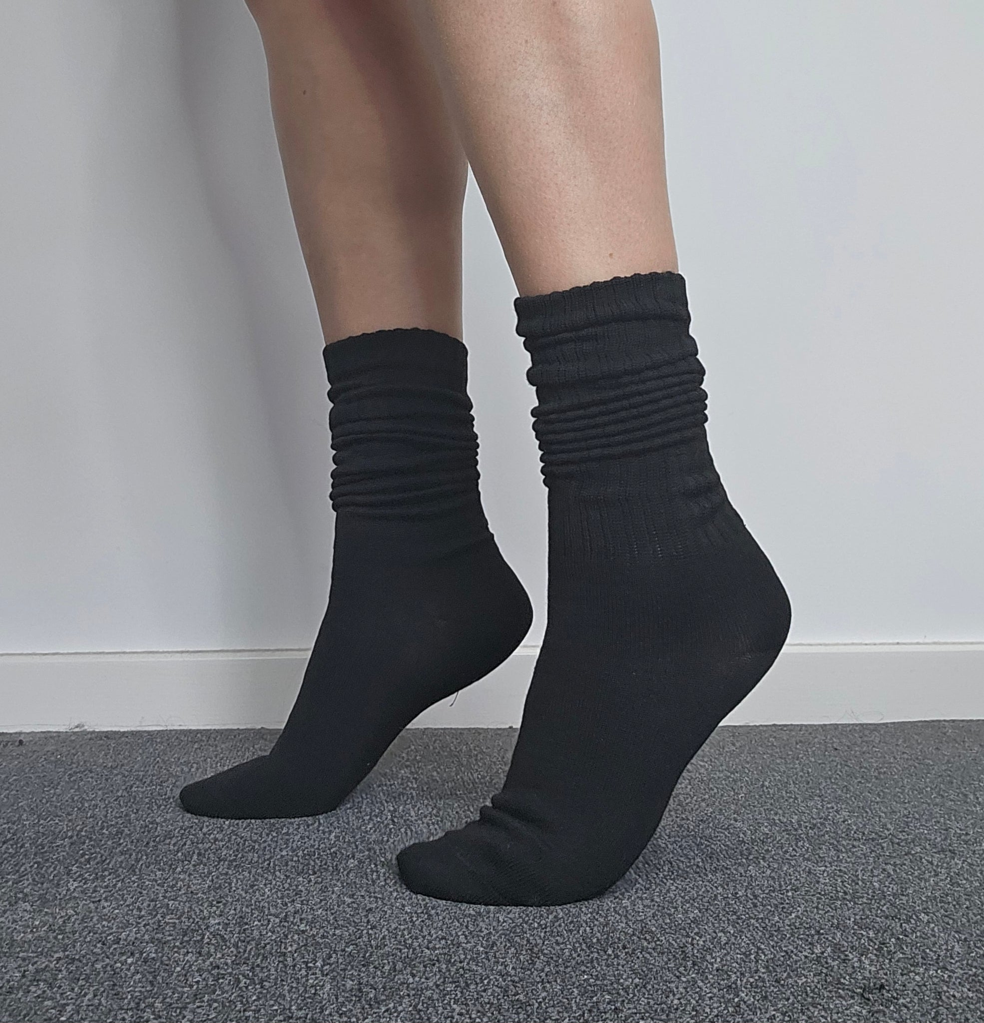 SLOUCHIE SOCKS